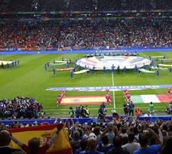 Ceremonia de la UEFA previa al inicio del partido